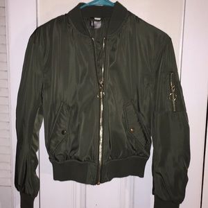 Green bomber jacket 🧥
